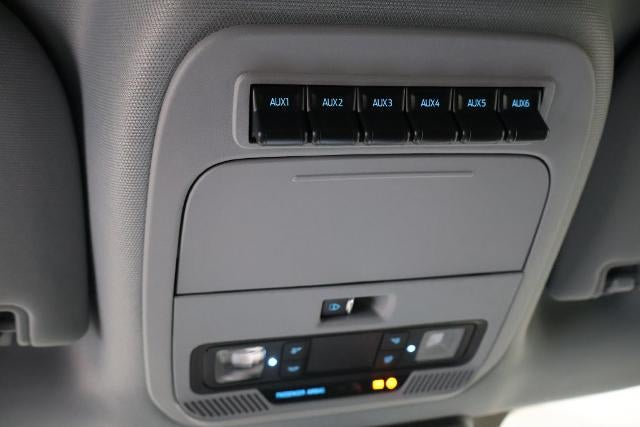 2027 Ford Super Duty F-350 SRW XLT