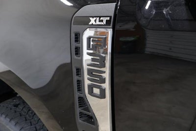 2027 Ford Super Duty F-350 SRW XLT