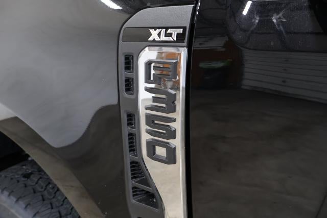 2027 Ford Super Duty F-350 SRW XLT