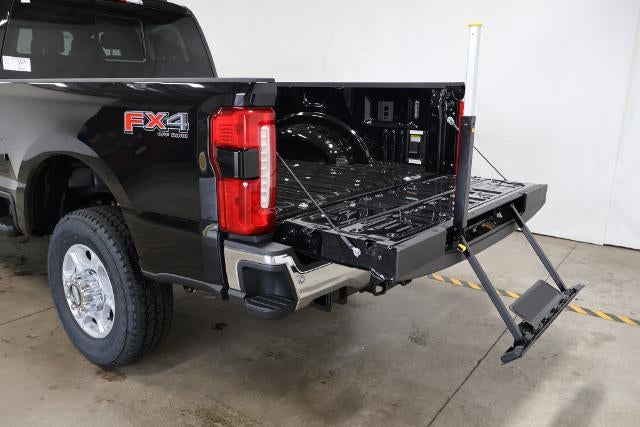 2027 Ford Super Duty F-350 SRW XLT