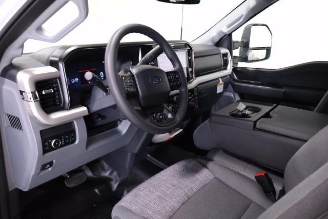 2027 Ford Super Duty F-350 DRW XLT