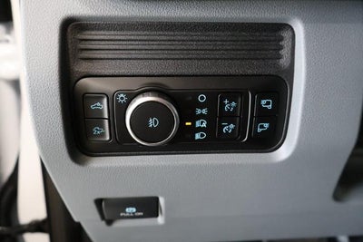 2027 Ford Super Duty F-350 DRW XLT