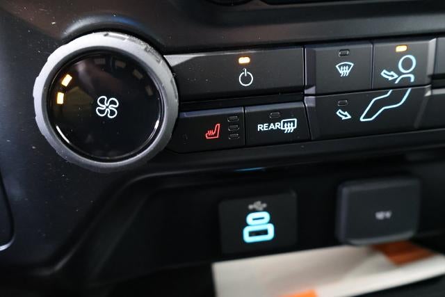 2027 Ford Super Duty F-350 DRW XLT