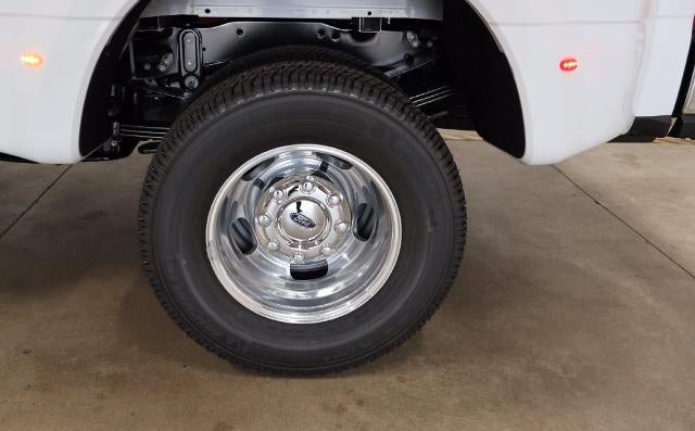 2027 Ford Super Duty F-350 DRW XLT