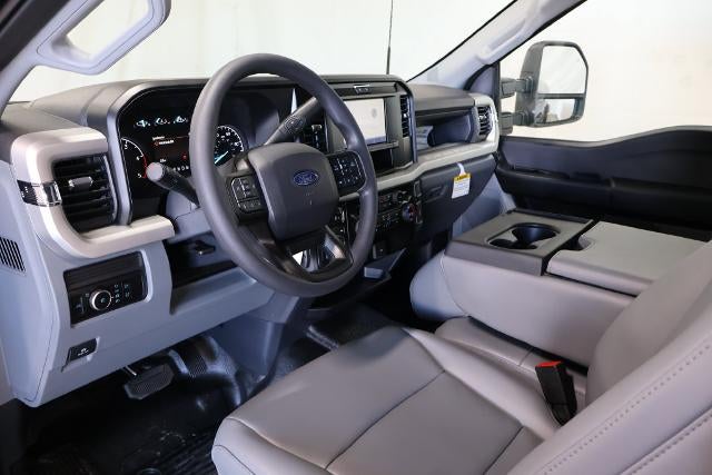 2027 Ford Super Duty F-350 DRW XL