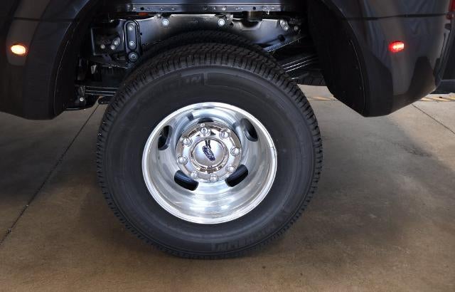 2027 Ford Super Duty F-350 DRW XL