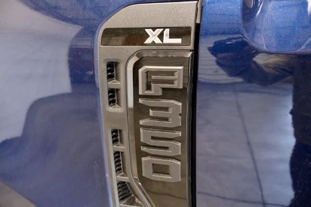 2027 Ford Super Duty F-350 DRW XL