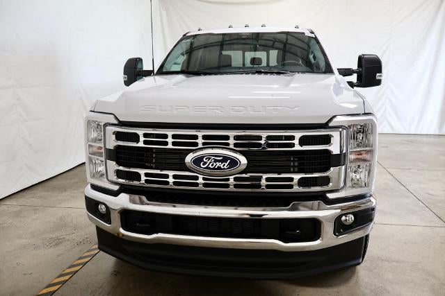 2027 Ford Super Duty F-350 DRW XLT