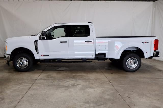 2027 Ford Super Duty F-350 DRW XLT
