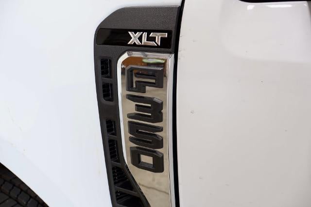 2027 Ford Super Duty F-350 DRW XLT