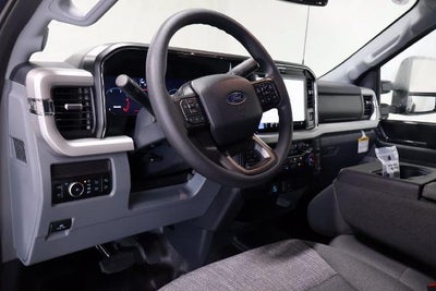 2027 Ford Super Duty F-350 DRW XLT