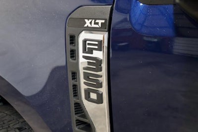 2027 Ford Super Duty F-350 DRW XLT