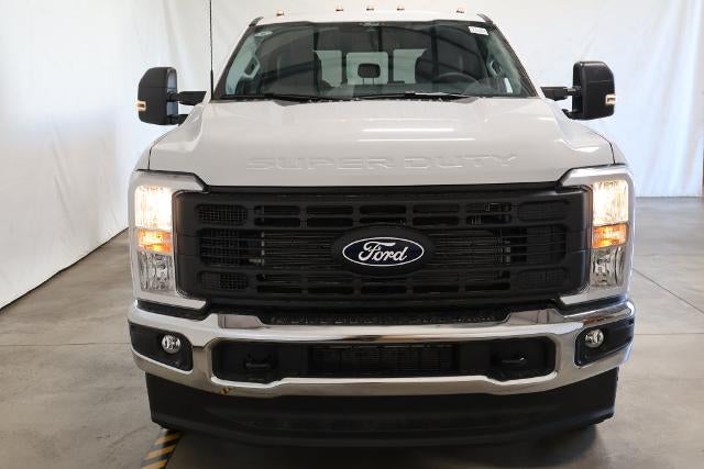 2027 Ford Super Duty F-350 DRW XL