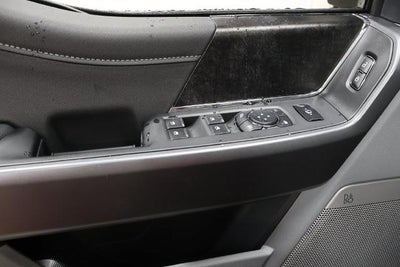 2027 Ford Super Duty F-350 DRW XLT