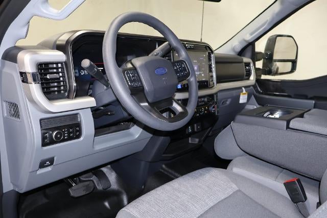 2027 Ford Super Duty F-350 DRW XLT