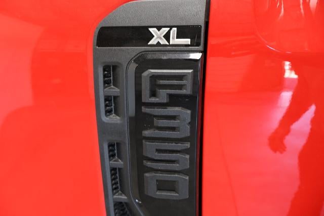 2027 Ford Super Duty F-350 DRW XL