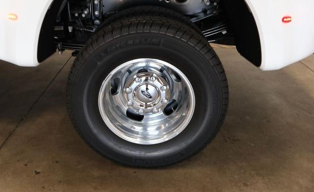 2027 Ford Super Duty F-350 DRW XLT