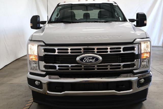 2027 Ford Super Duty F-350 DRW XLT