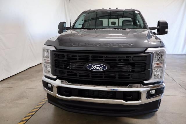 2027 Ford Super Duty F-350 DRW XL