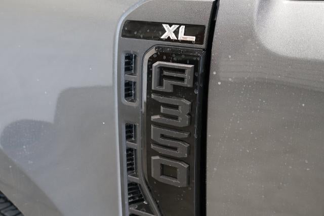 2027 Ford Super Duty F-350 DRW XL