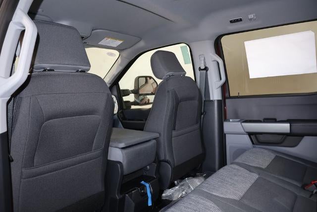 2027 Ford Super Duty F-350 DRW XLT