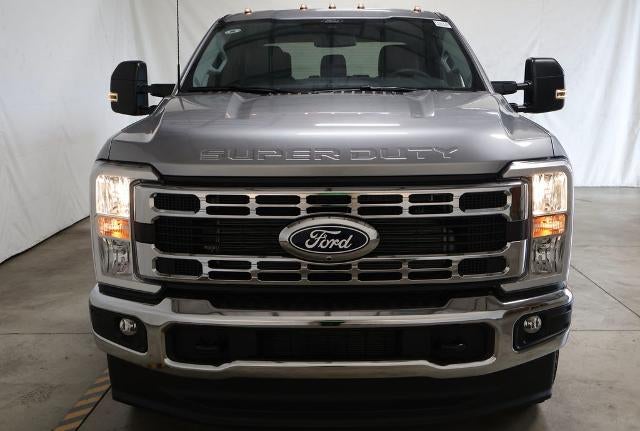 2027 Ford Super Duty F-350 DRW XLT