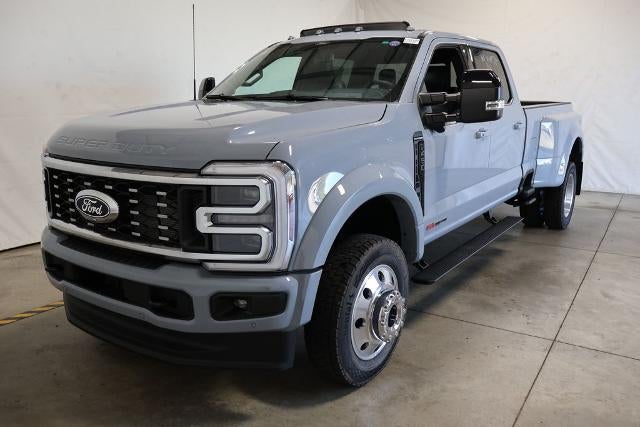 2027 Ford Super Duty F-450 DRW Platinum