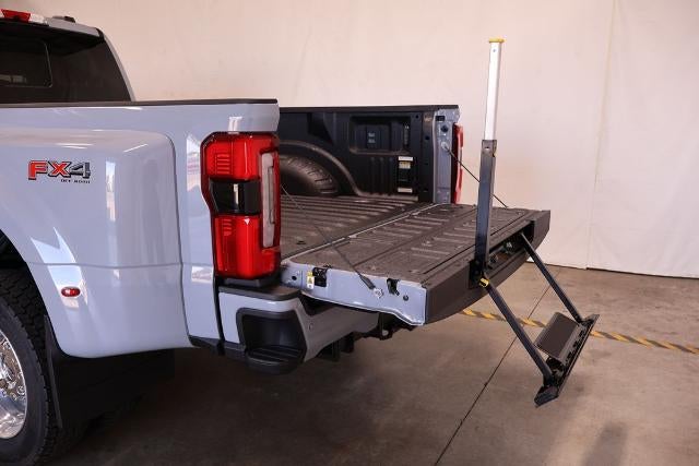 2027 Ford Super Duty F-450 DRW Platinum