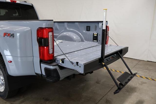 2027 Ford Super Duty F-450 DRW Platinum
