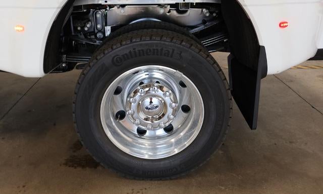 2027 Ford Super Duty F-450 DRW Platinum
