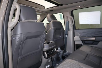 2027 Ford Super Duty F-450 DRW Platinum