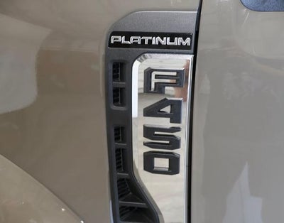 2027 Ford Super Duty F-450 DRW Platinum