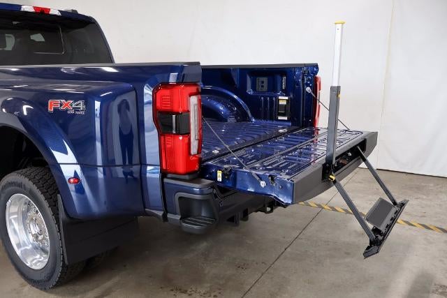 2027 Ford Super Duty F-450 DRW Platinum