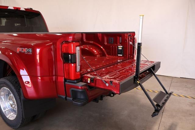2027 Ford Super Duty F-450 DRW Platinum