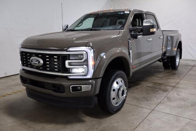 2027 Ford Super Duty F-450 DRW Platinum