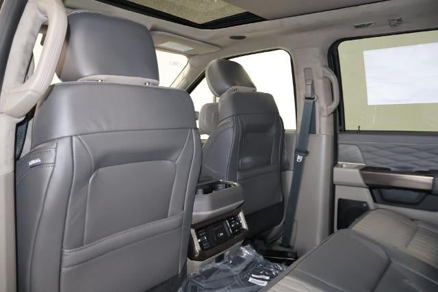 2027 Ford Super Duty F-450 DRW Platinum
