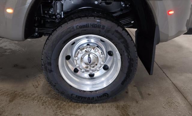 2027 Ford Super Duty F-450 DRW Platinum