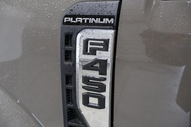 2027 Ford Super Duty F-450 DRW Platinum