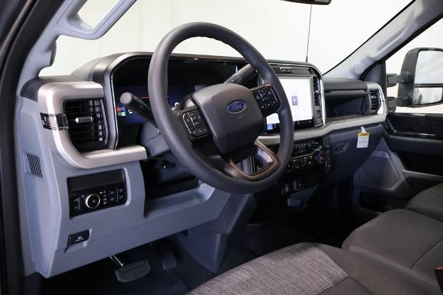2027 Ford Super Duty F-450 DRW XLT