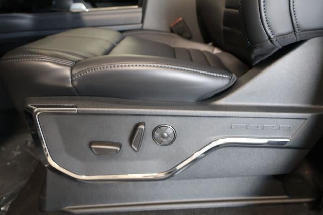 2027 Ford Super Duty F-450 DRW Platinum