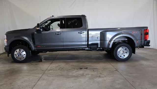 2027 Ford Super Duty F-450 DRW Platinum