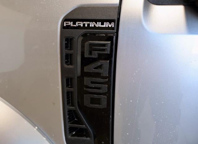 2027 Ford Super Duty F-450 DRW Platinum
