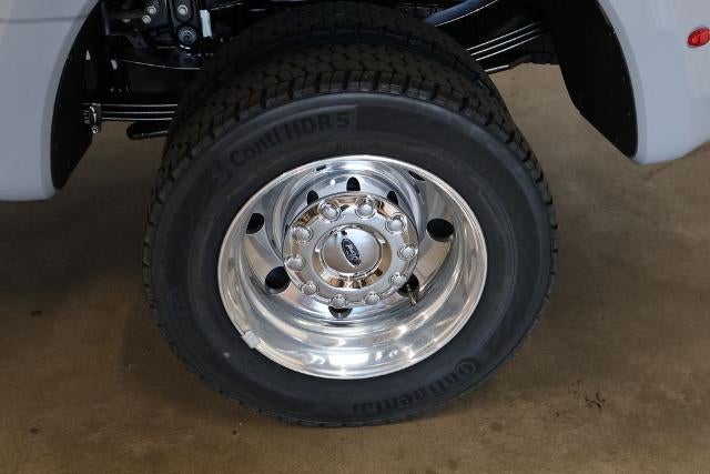 2027 Ford Super Duty F-450 DRW Platinum