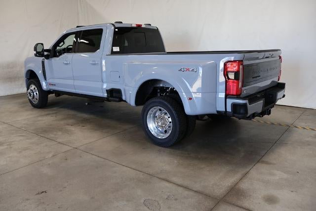 2027 Ford Super Duty F-450 DRW Platinum