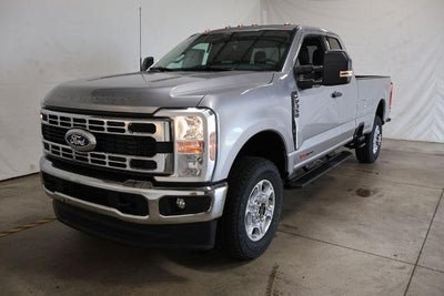 2027 Ford Super Duty F-350 SRW XLT