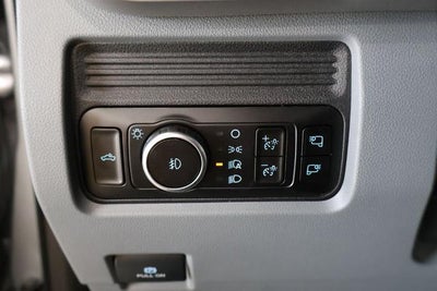 2027 Ford Super Duty F-350 SRW XLT