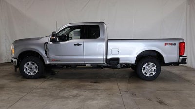 2027 Ford Super Duty F-350 SRW XLT