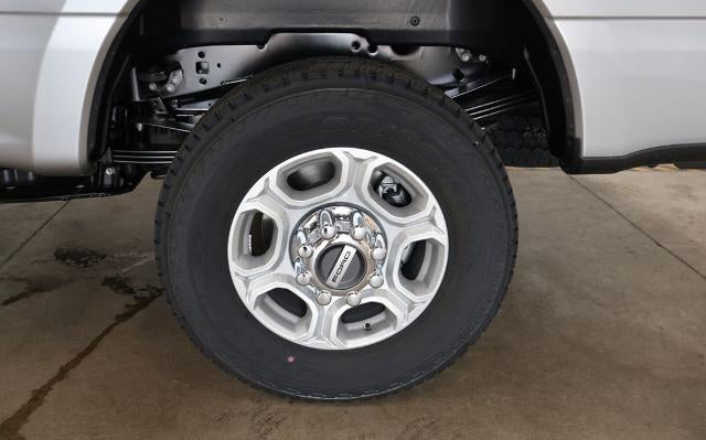 2027 Ford Super Duty F-350 SRW XLT