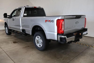 2027 Ford Super Duty F-350 SRW XLT