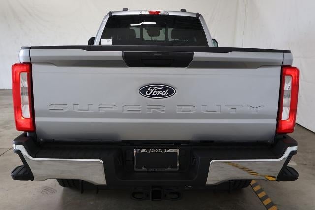 2027 Ford Super Duty F-350 SRW XLT